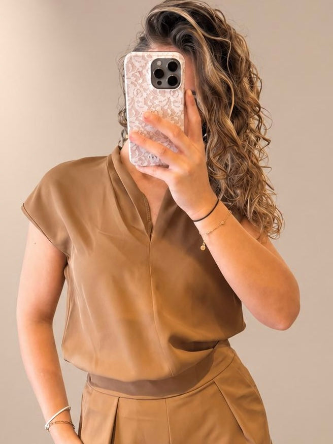 Molly top – stijlvol dames topje in de kleur coffee van By Anne Fashion