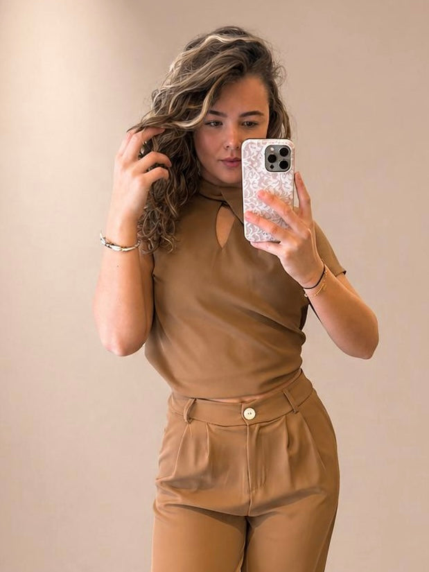 Mila top coffee – stijlvol dames topje van By Anne Fashion